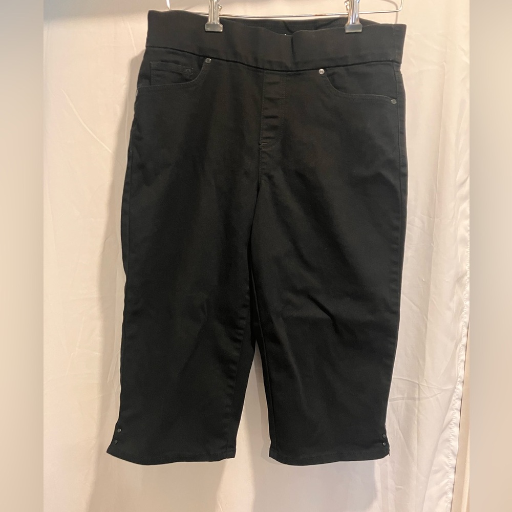 Gloria Vanderbilt - Slimming Effect Black Jeans